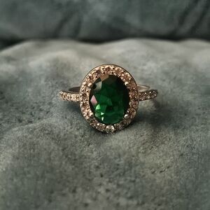 Elegant Emerald Gemstone Sterling Silver Ring